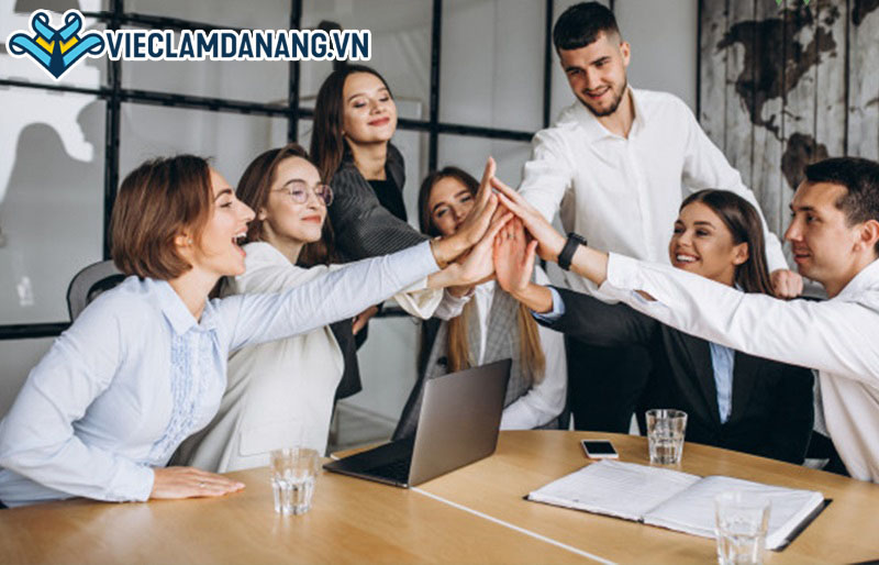 Ghi nhận và khen thưởng tinh thần đồng đội